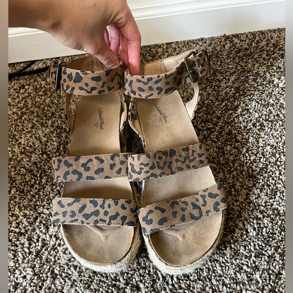 Womens universal thread clog sandal